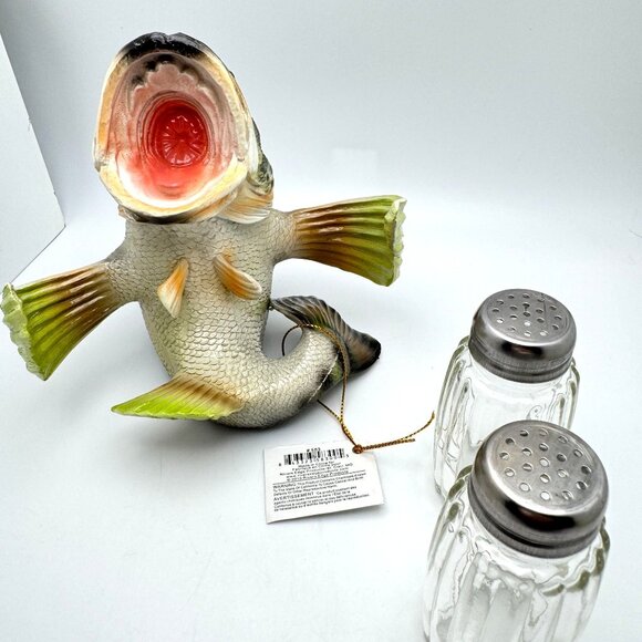 2019 Rivers Edge Bass Salt & Pepper Shaker Set Resin & Glass - Picture 6 of 14